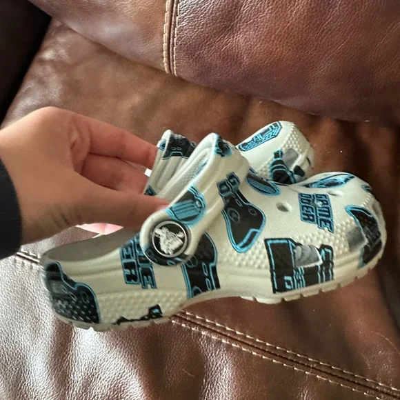 Boys crocs size 9 - Picture 1 of 5
